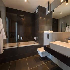 Luxury 5-Bedroom Villa with Sea-Views and Infinity Pool near Dubrovnik – Sleeps 10